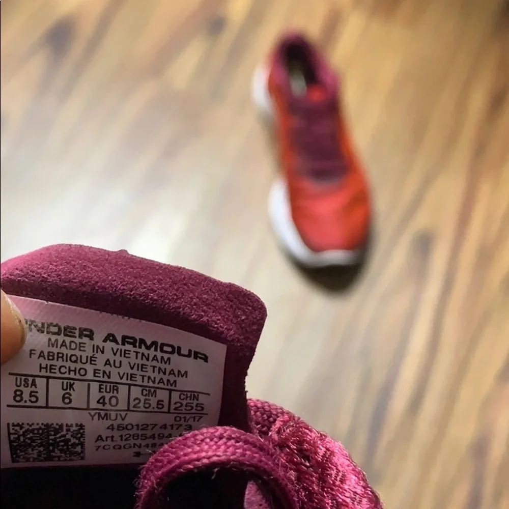Under Armour Charged WMNS Running  Sneakers